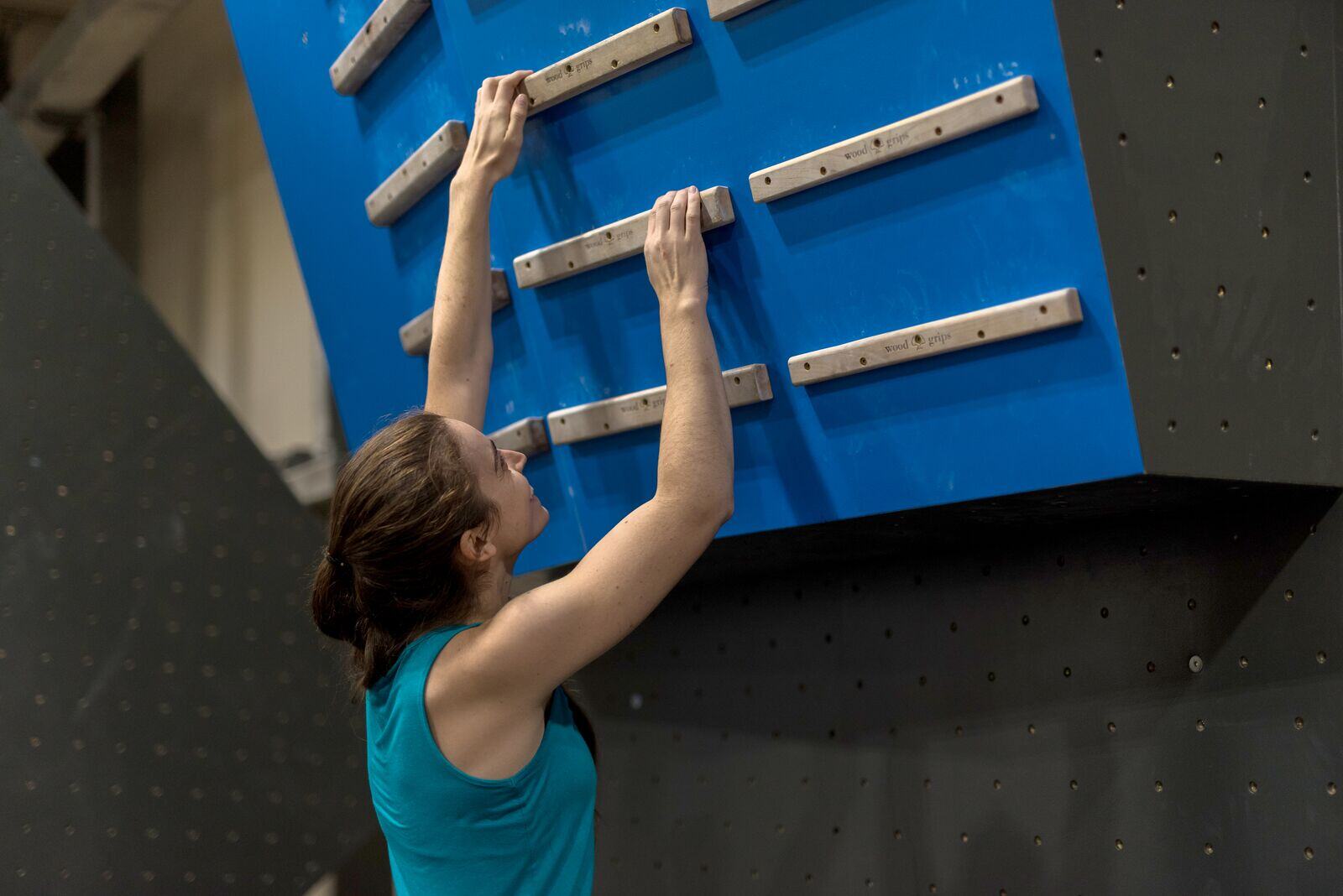 Large-2018_ET_Marketing_Rock Climbing Indoors_Training_Finger Board_Columbia_Jeremy Kinney