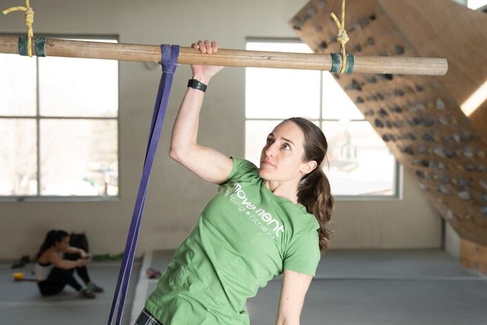 MOVEMENT Blog_Climbing with Straight arms_Pullup_Boulder_MHecker (4) 101722