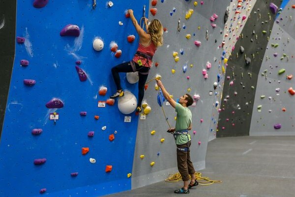 MOVEMENT Unwritten rules of the climbing gym_Belay close to the wall Englewood_Carissa Gross 09 021422